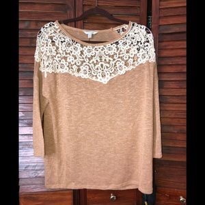 5/$10 DEAL 💰 Charming Charlie’s tan lace blouse